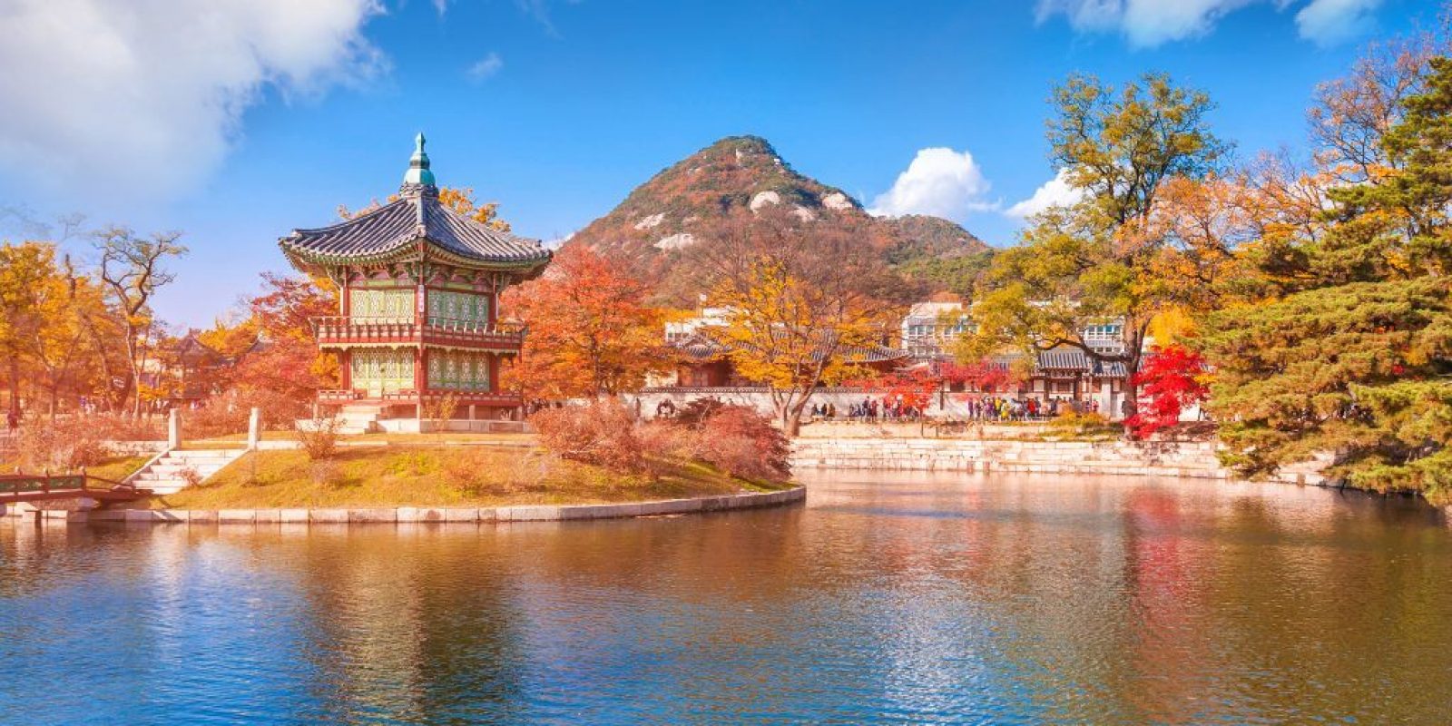 Gyeongbokgung palace in autumn, Seoul, South korea.