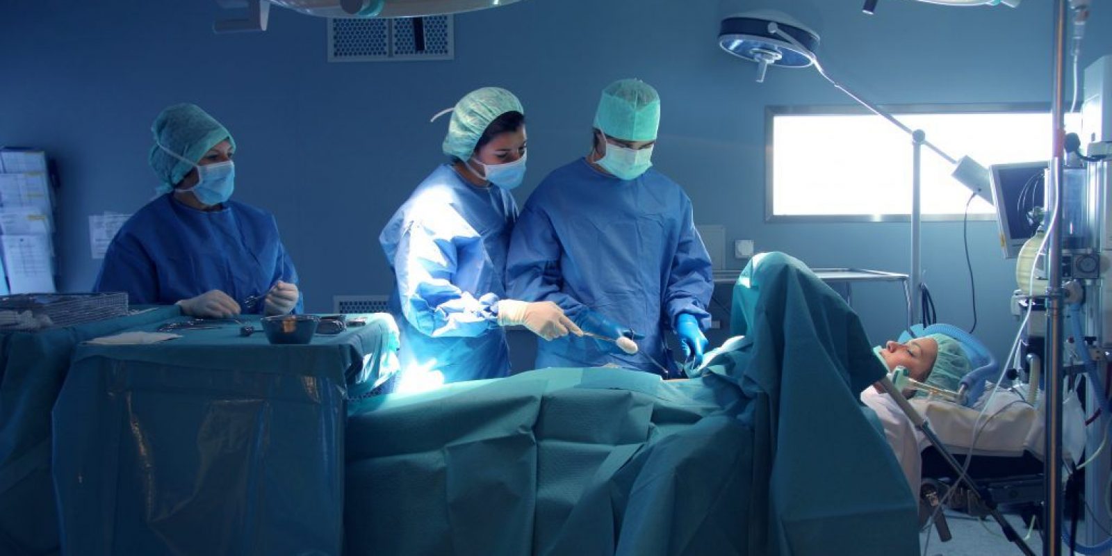 surgeons in operative room